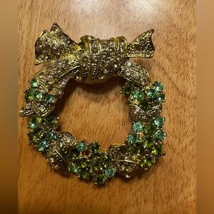 Christmas wreath pin/brooch